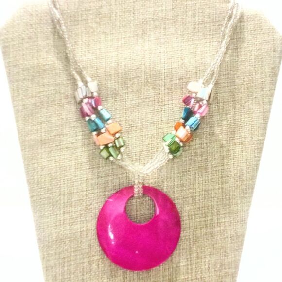 Vintage Dyed Mother of Pearl Shell Beaded Multi Strand Pendant Necklace - Picture 5 of 7